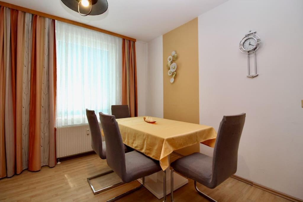 וינה Cozy Apartment Free Parking מראה חיצוני תמונה